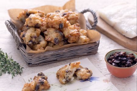 Buñuelos de bacalao con pasas