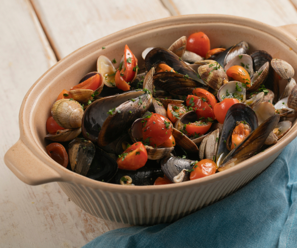 Salteado de mejillones y almejas