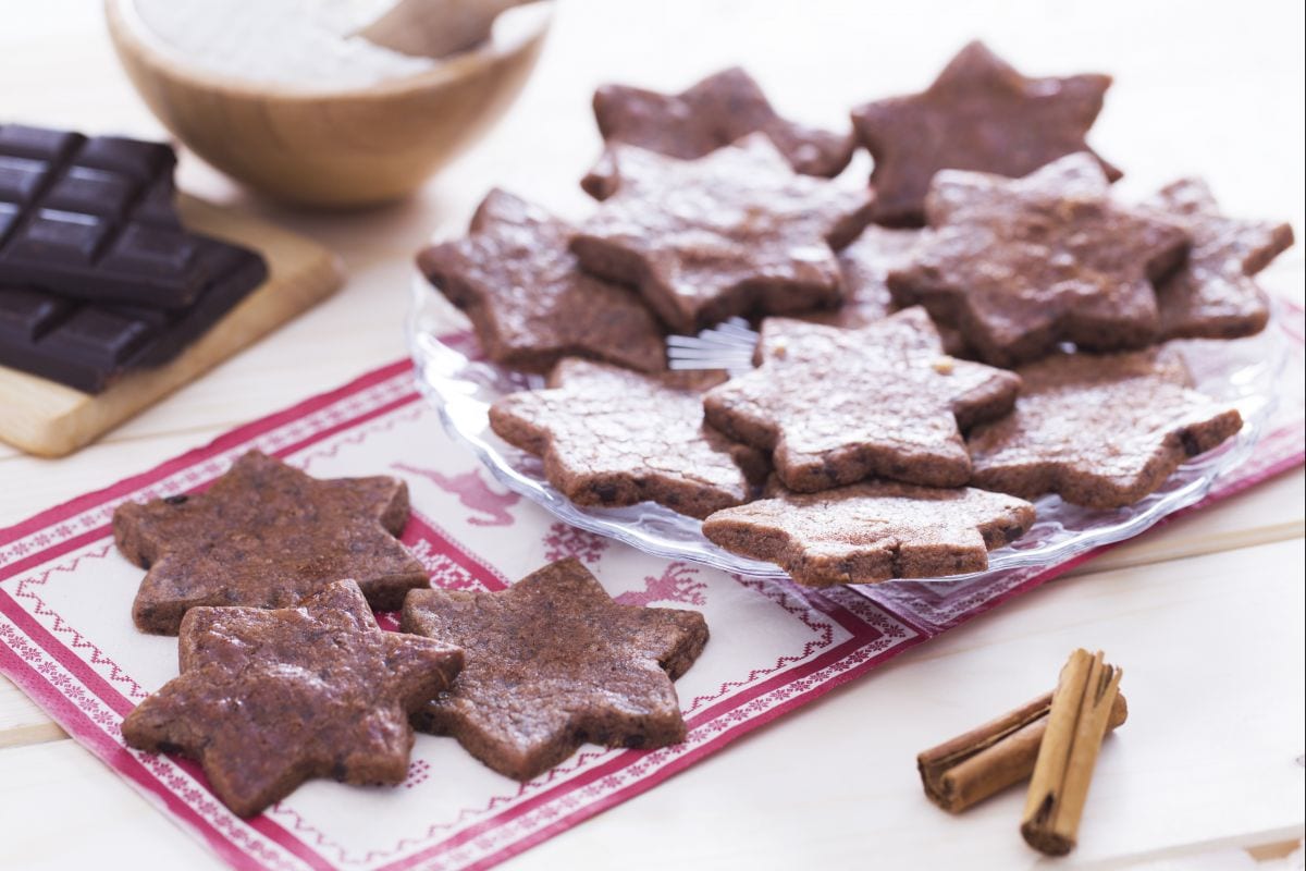 Estrellas crujientes con chocolate y canela