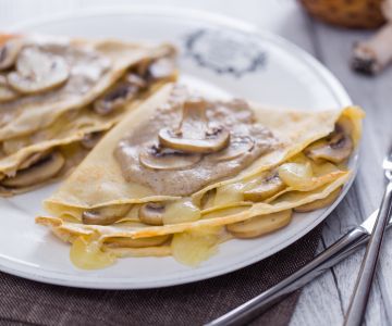 Crespelle con crema de setas y fontina
