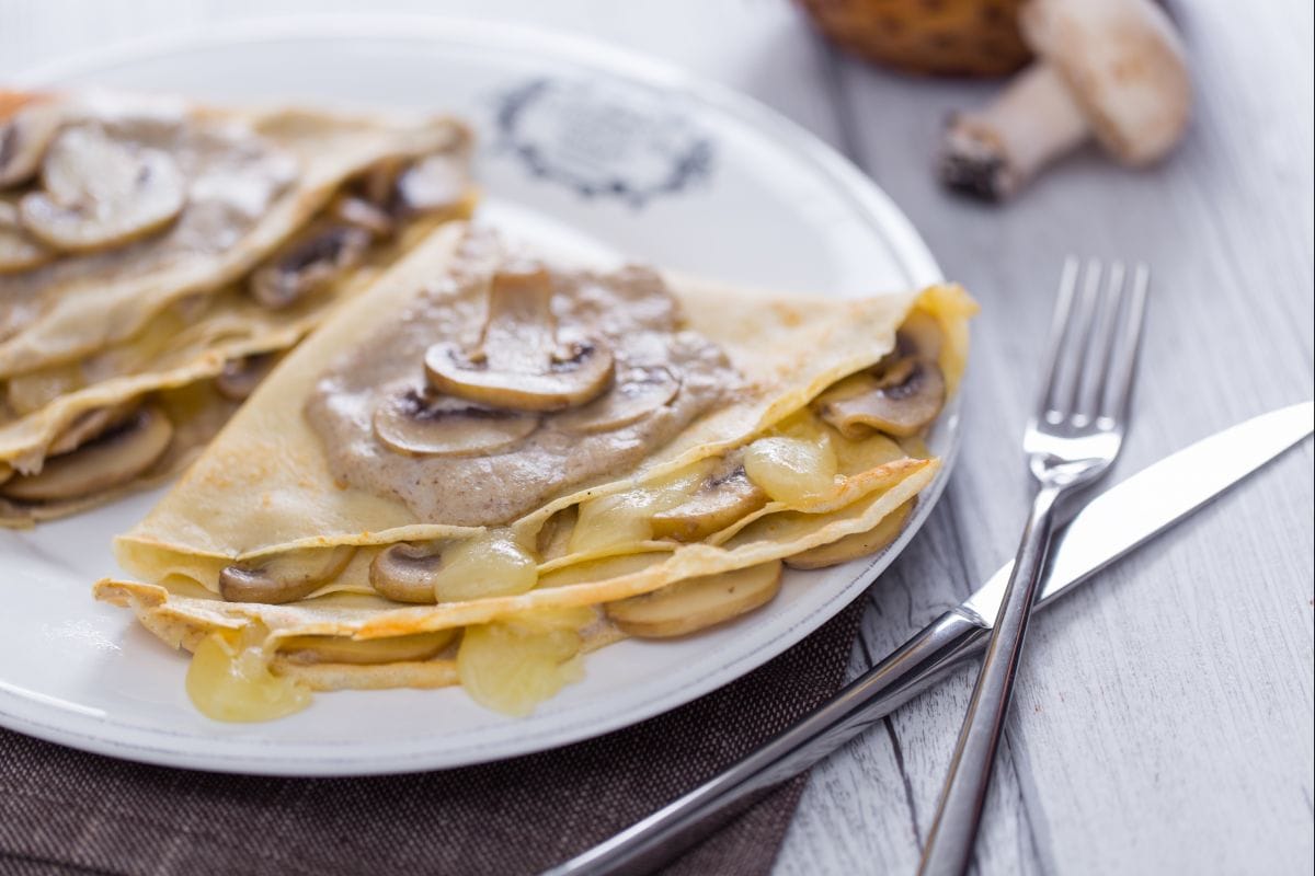 Crespelle con crema de setas y fontina