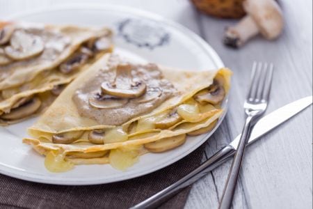 Crespelle con crema de setas y fontina