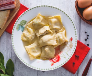 Ravioles con caldo de capón