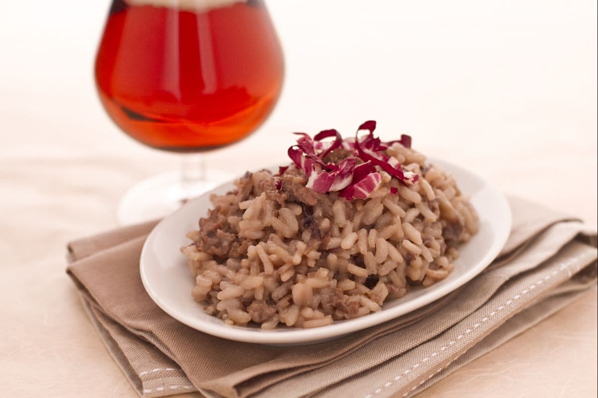 Risotto a la cerveza con radicchio y salchicha