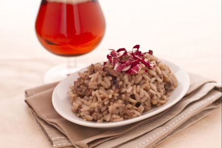Risotto a la cerveza con radicchio y salchicha