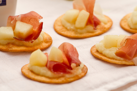 Spianatine con manzanas y speck