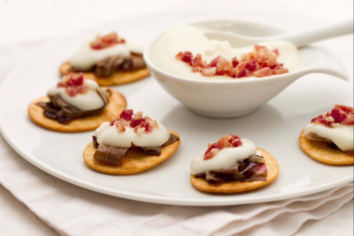 Spianatine con crema di asiago, radicchio e pancetta