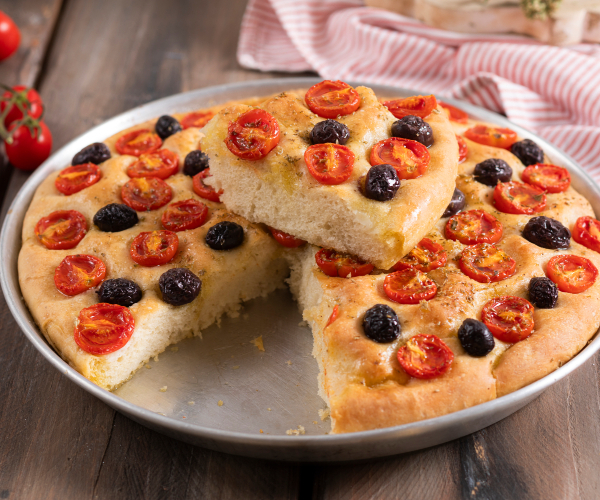 Focaccia de tomatitos y aceitunas con Bimby®