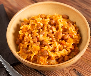 Pasta y alubias enlatadas