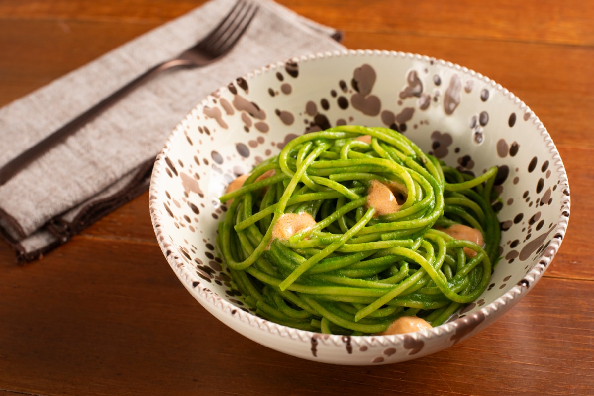 Spaghetti con crema de grelos, nduja y stracciatella