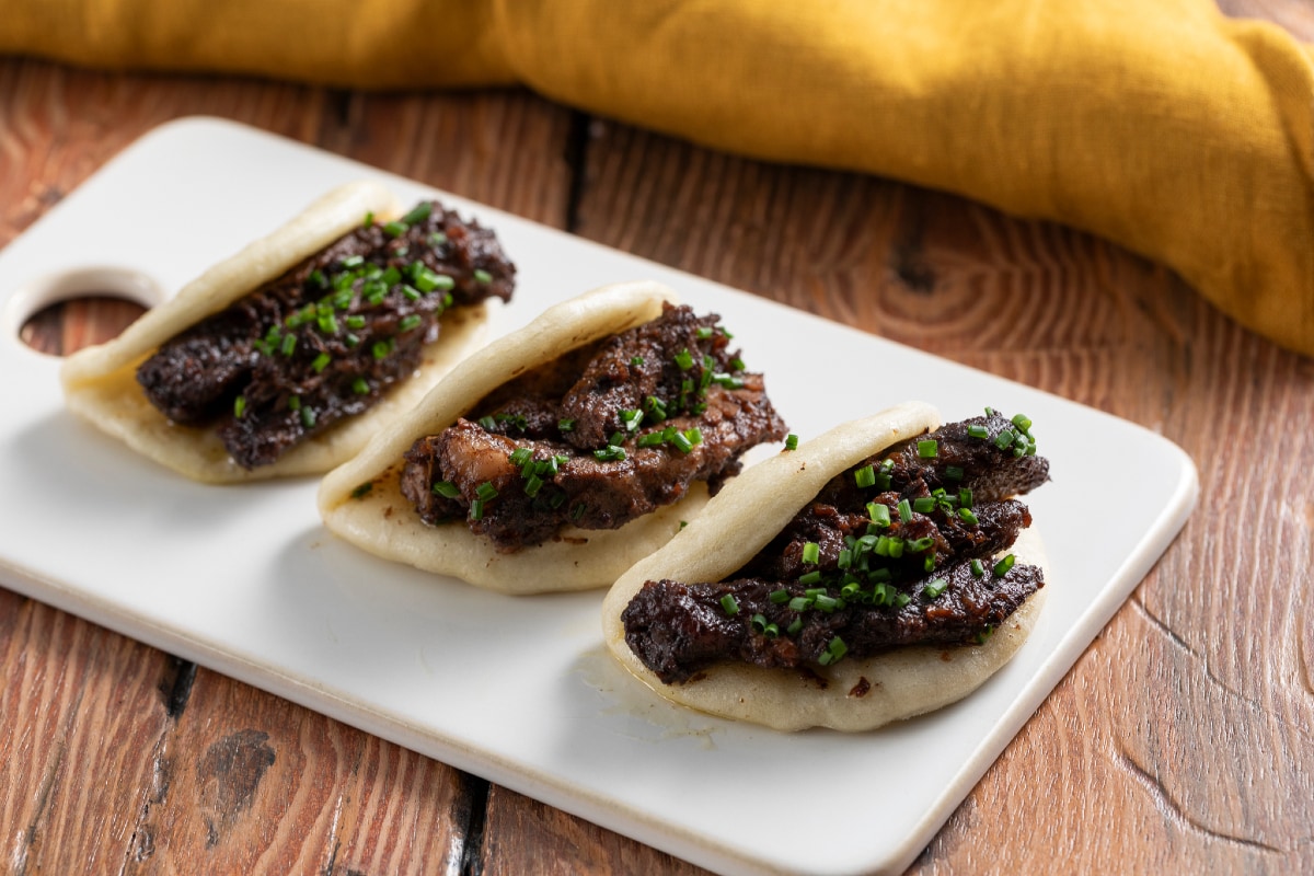 Bao al vapor con costillas de wagyu