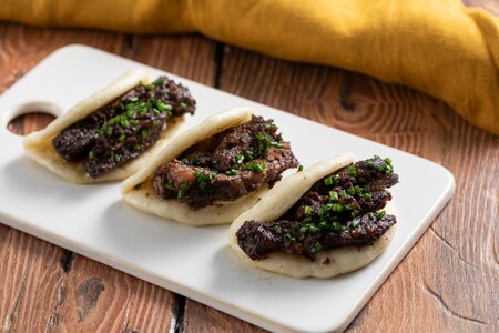 Bao al vapor con costillas de wagyu