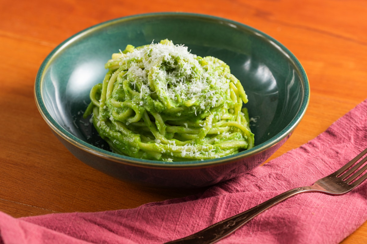 Pasta con brócoli romanesco y espinacas