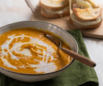 Crema de calabaza con curry y leche de coco