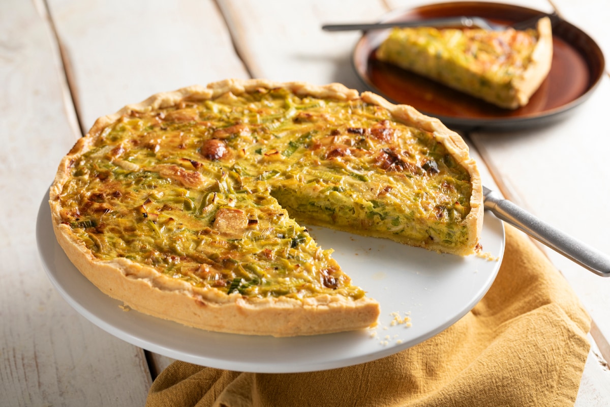Tarta salada con puerros y brie