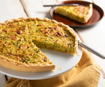 Tarta salada con puerros y brie