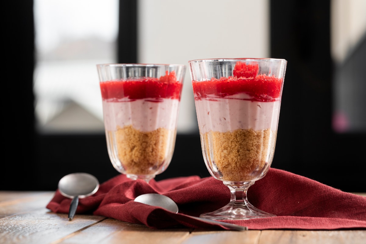 Vasitos de ricotta y frambuesas