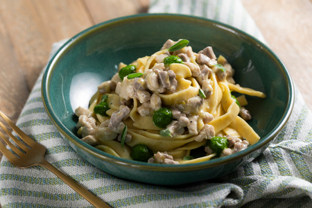 Tallarines al ragú de corral