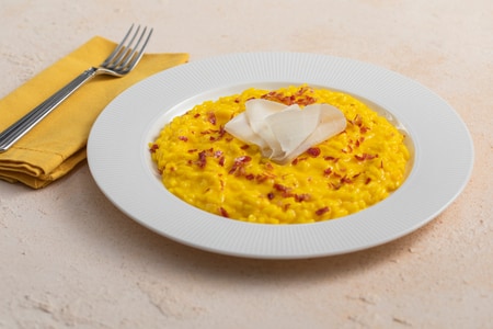 Risotto al azafrán con taleggio y panceta