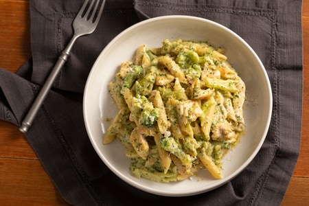 Pasta con pollo y brócoli