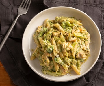 Pasta con pollo y brócoli