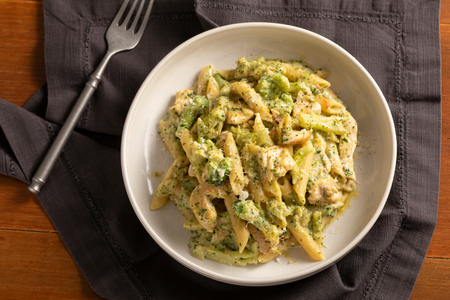Pasta con pollo y brócoli