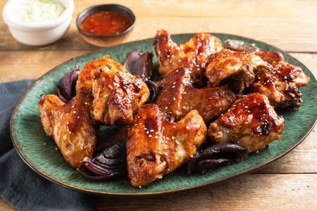 Alitas de pollo glaseadas con salsa de soja