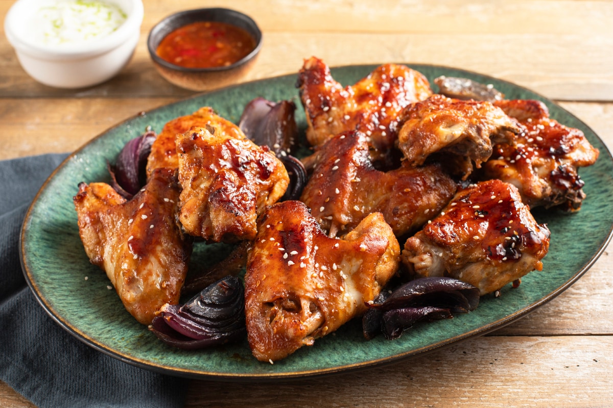 Alitas de pollo glaseadas con salsa de soja