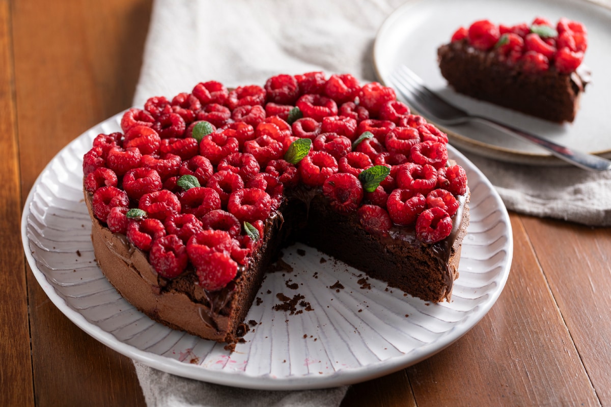 Tarta tenerina con frambuesas