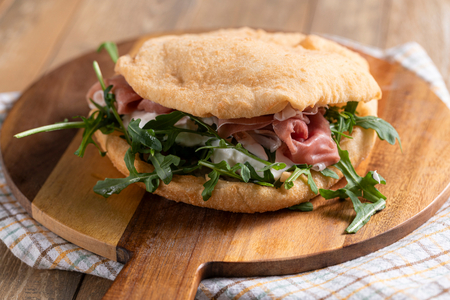 Bocadillo frito relleno