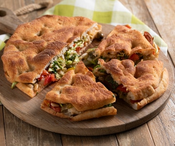 Pizza frita con escarola