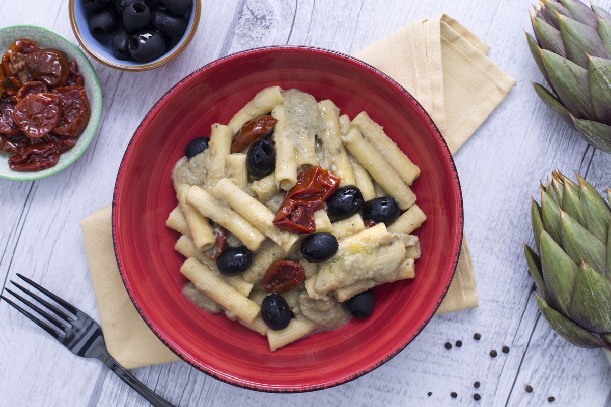 Sedanini rigati con crema de alcachofas