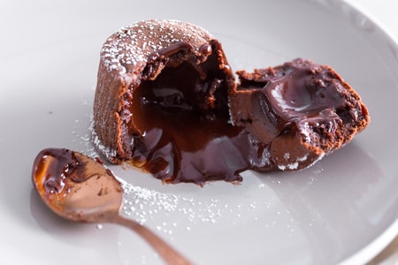 Tartaleta de chocolate con corazón fundente