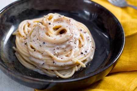 Espaguetis Cacio e Pepe