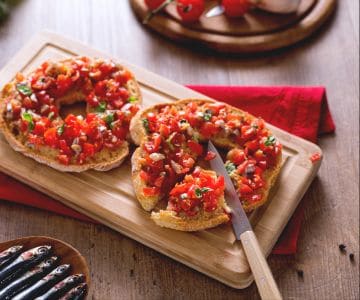 Friselle con tomate y anchoas