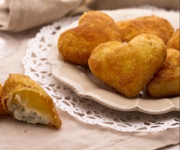 Corazones con queso de cabra y cebollino