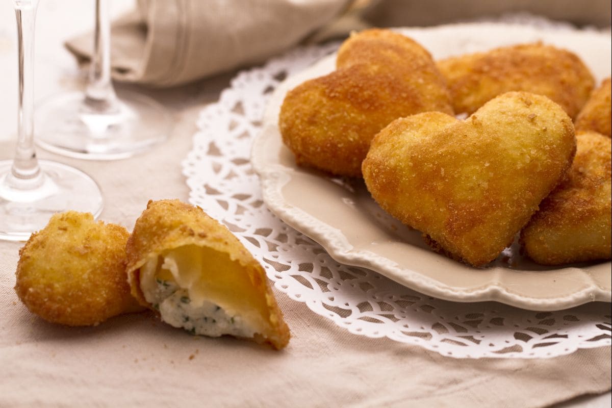 Corazones con queso de cabra y cebollino