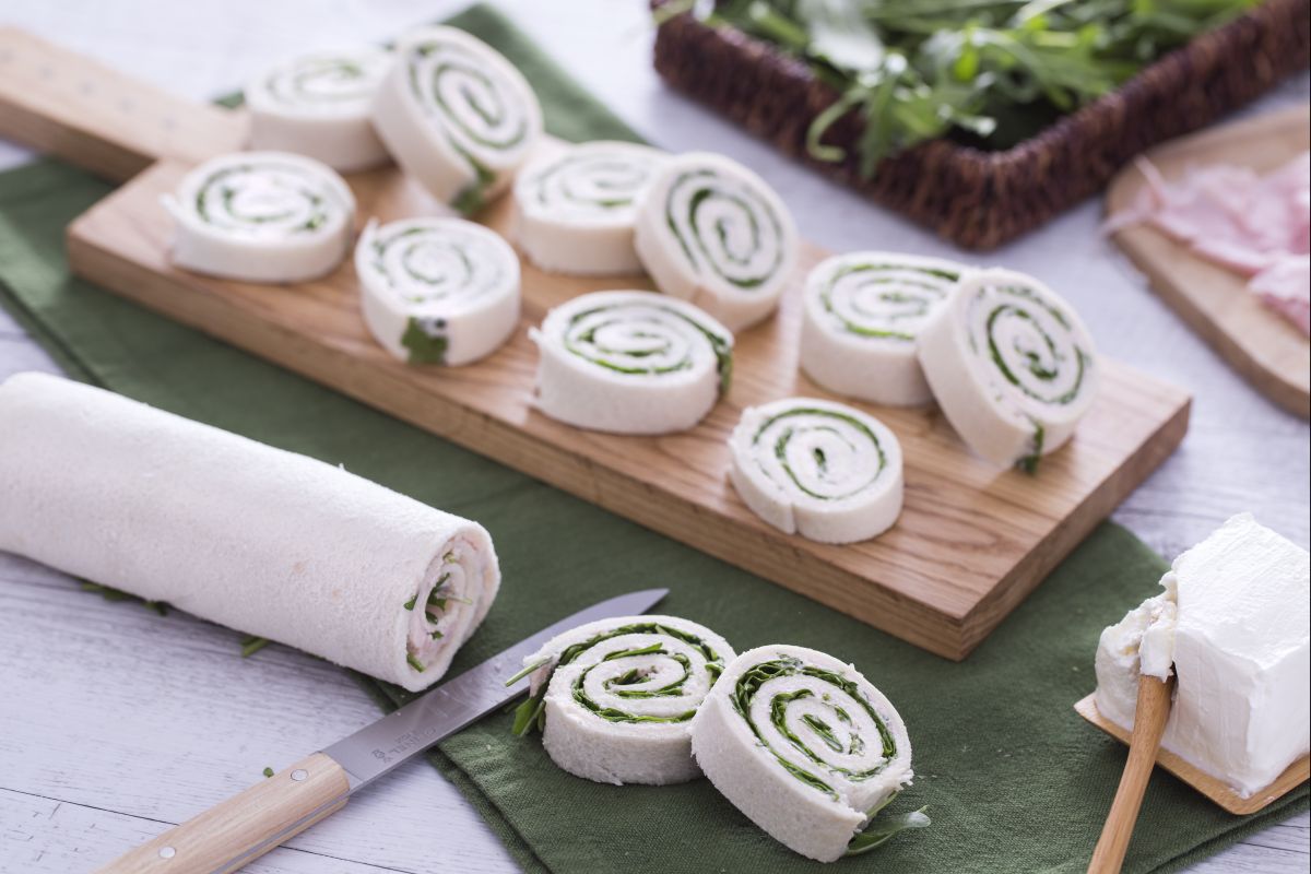 Rollitos de jamón cocido y rúcula