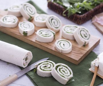 Rollitos de jamón cocido y rúcula