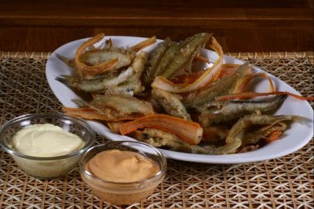 Fritura variada de pescado fresco