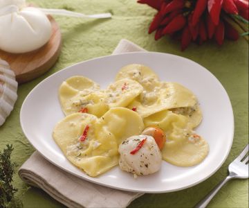 Corazones de burrata con crema de vieiras