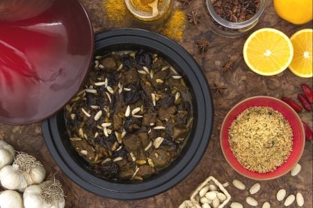 Tajine de cordero con ciruelas y almendras