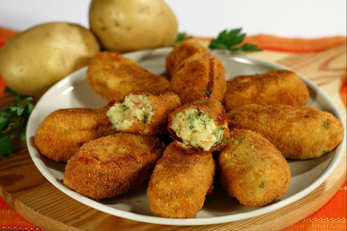 Croquetas de patatas y speck