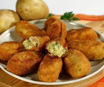 Croquetas de patatas y speck