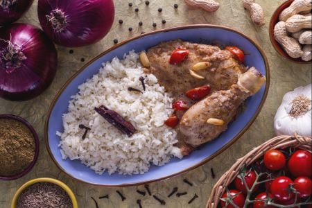 Estofado especiado de pollo y cacahuetes