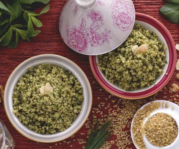 Bulgur con pesto de hierbas frescas y nueces