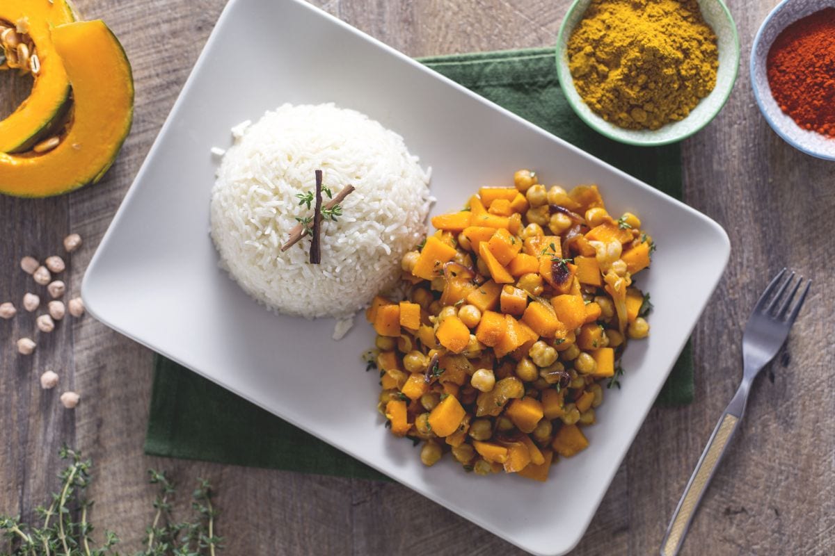 Curry vegetariano con calabaza y garbanzos