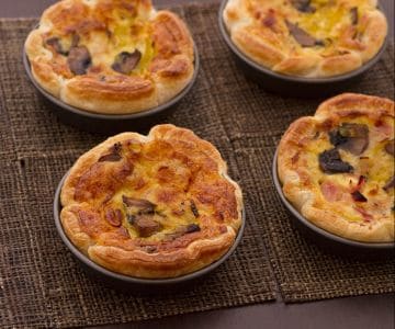 Mini quiche de champiñones, puerros y jamón