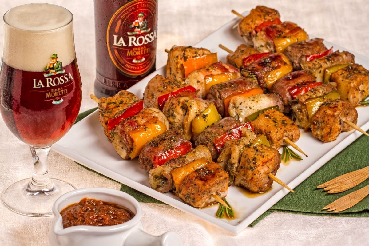 Brochetas vivaces a la cerveza