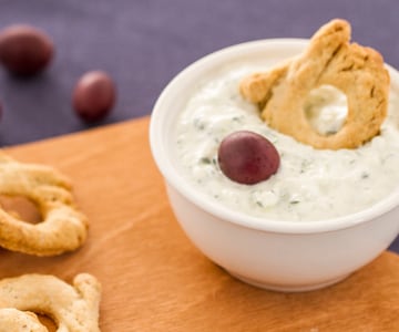 Torcelli con tzatziki de Esmirna